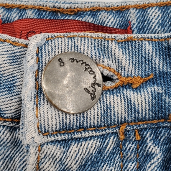 ☆☆ Signature8 Destroyed High Rise Rolled Hem Denim Shorts Size Small - Picture 5 of 7